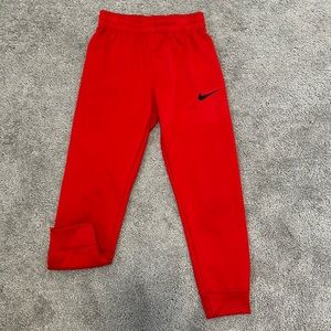 Nike kids therma fit jogger size 7